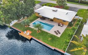 New! Waterfront Heated Pool & Jacuzzi 2 Mi To Beach - Fishing Pier Relaxing Spa & Hammock